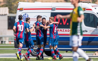 Els jugadors del filial granota celebren un dels tres gols | Levante UD